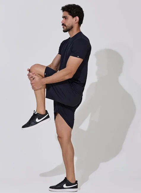 02 camiseta long fit masculina preto