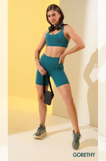 BERMUDA COM BOLSO E CÓS ANATÔMICO FEMININO ESMERALDA