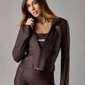 01 jaqueta slim com abertura de dedo feminino marrom