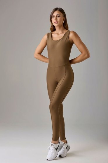 MACACÃO SLIM MOVE COM BOLSO FEMININO MARROM