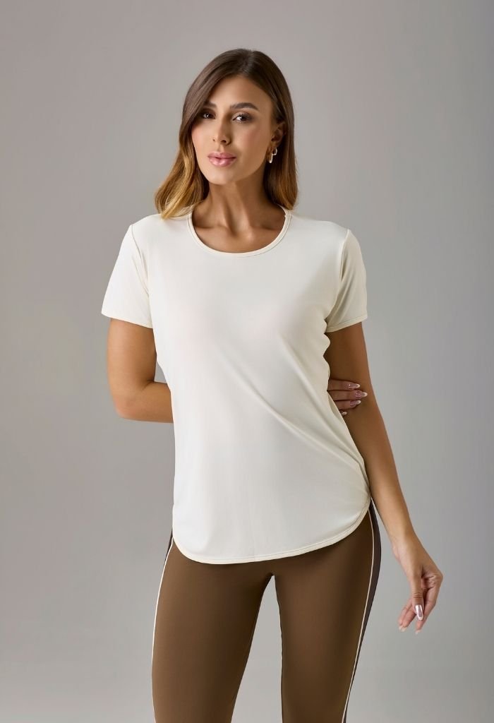 41288-BRANCO-3 Camiseta T-Shirt Long Fit Feminina Off White Gorethy - Vista Frontal Plano Médio
