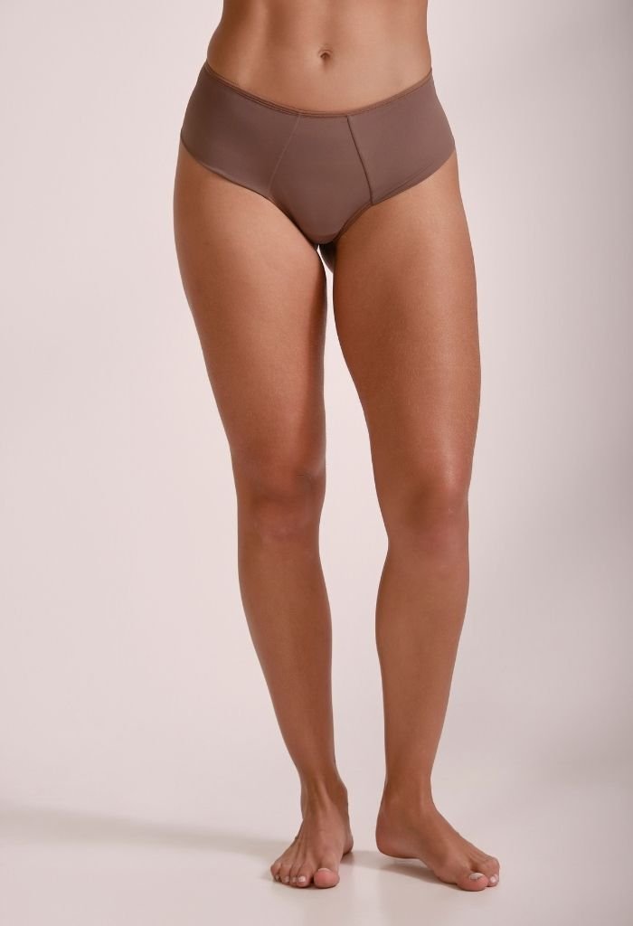 41045-CASTANHO-1 Calcinha Feminina Fio Duplo Cós Alto Castanho Gorethy - Vista Frontal Corpo Inteiro