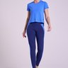 41155-oceano-3 Camiseta T-Shirt Long Gorethy Feminina Oceano - Vista Frontal Corpo Inteiro com Legging
