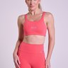 Top Pulse Torção Feminino Flamingo Gorethy - Vista Frontal Enquadramento Médio com Bermuda