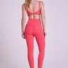 Top Pulse Torção Feminino Flamingo Gorethy - Vista Costas Corpo Inteiro com Legging