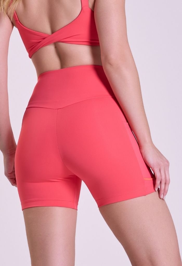 41453-flamingo-4 Bermuda Pulse Feminina Flamingo Gorethy - Vista Costas Close-up no Quadril