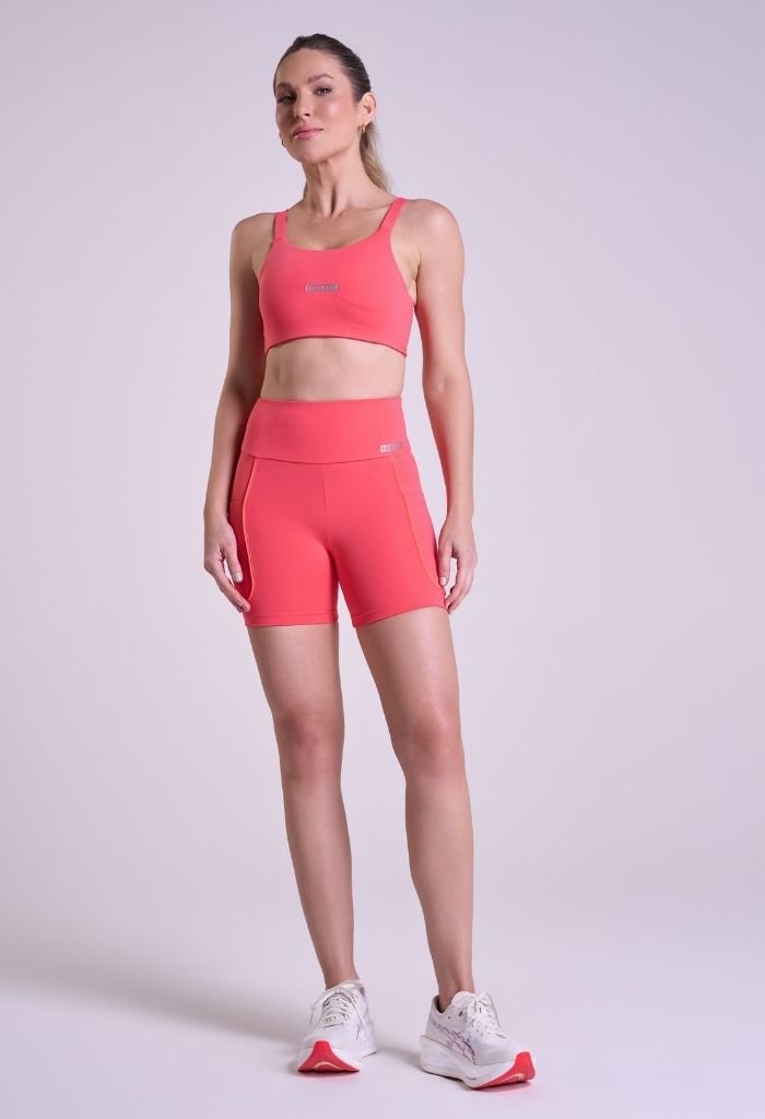 41453-flamingo-5 Bermuda Pulse Feminina Flamingo Gorethy - Vista Frontal Corpo Inteiro com Top