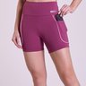 Bermuda Pulse Feminina Viena Gorethy - Close-up Frontal no Quadril com Celular no Bolso