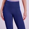 41455-azul-3 Legging Energy Feminina Azul Marinho Gorethy - Close-up Frontal no Cós Alto e Quadril