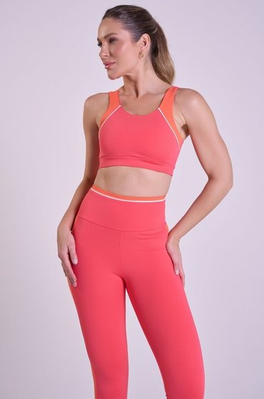 Legging Energy Feminina Flamingo Gorethy com Recorte Lateral Contrastante - Vista Frontal Enquadramento Médio