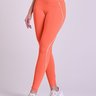 Legging Training Feminina Laranja Flow Gorethy - Vista Frontal Corpo Inteiro Posição Cruzada