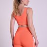 Top Training Feminino Laranja Flow Gorethy - Vista Costas e Lateral Close-up no Decote