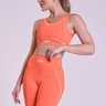Top Training Feminino Laranja Flow Gorethy - Close-up Frontal no Decote V e Cós