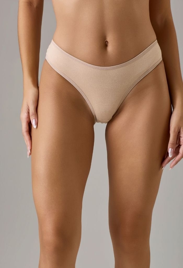 41174-CHOCOLATE-2.jpg Calcinha Básica Cotton Feminina Chocolate Gorethy - Enquadramento Médio Frontal com Foco na Cintura